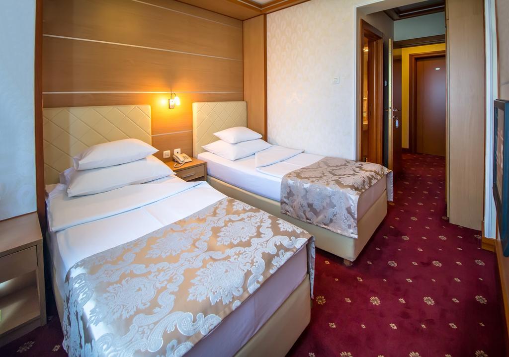 Hotel Cezar 4*